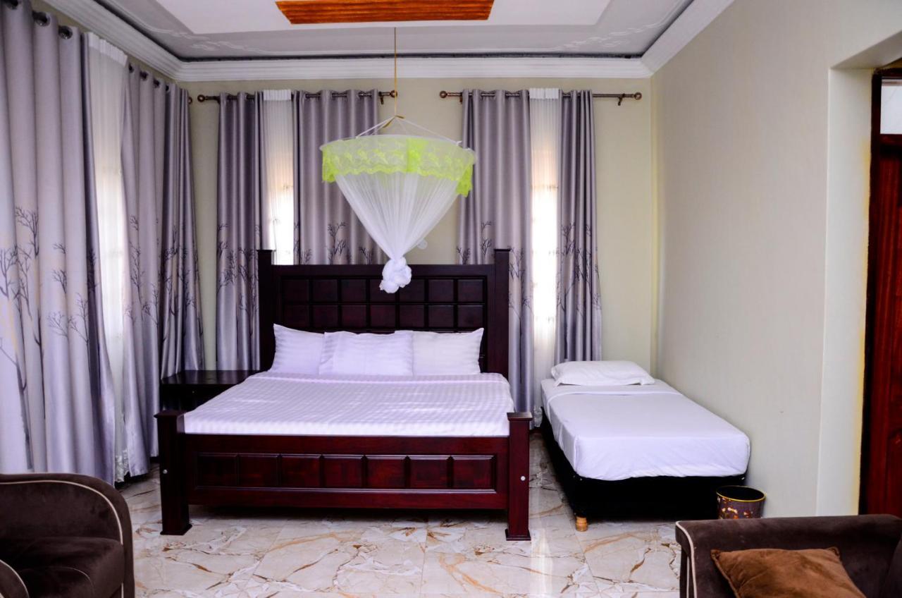 Peniel Beach Hotel Entebbe Esterno foto
