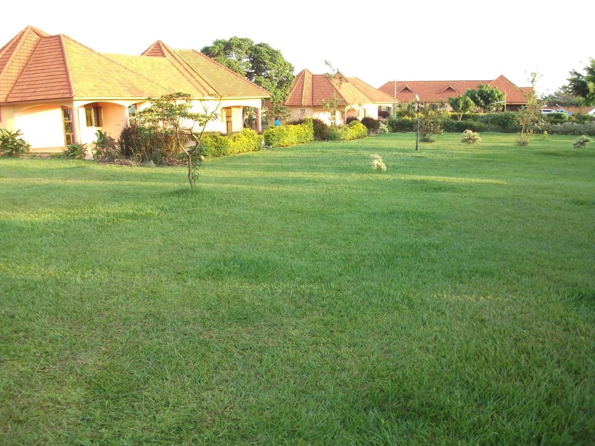 Peniel Beach Hotel Entebbe Esterno foto
