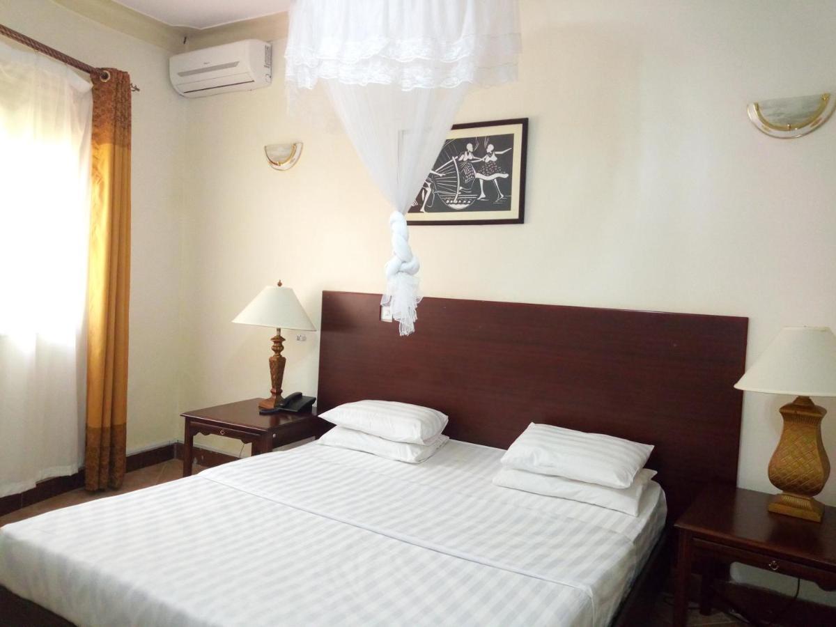 Peniel Beach Hotel Entebbe Esterno foto