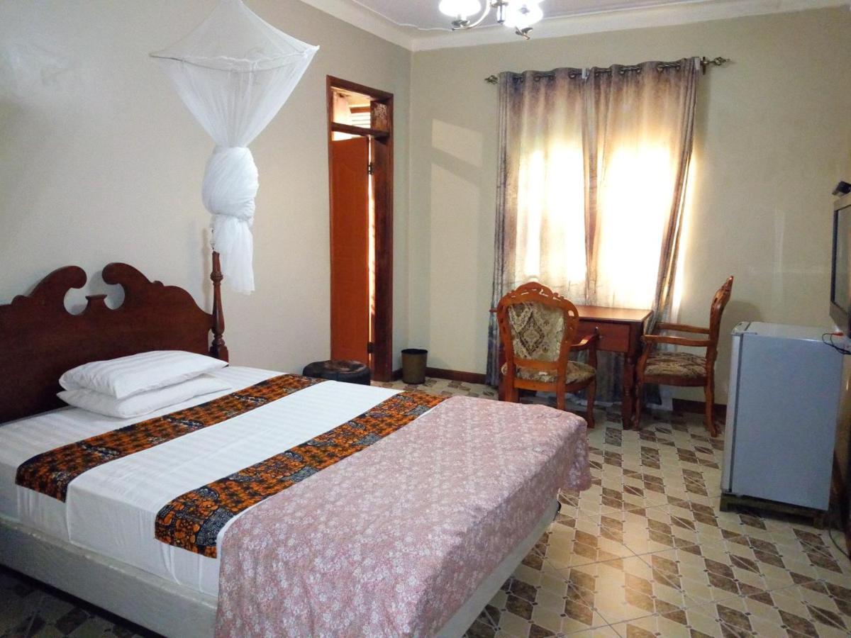 Peniel Beach Hotel Entebbe Esterno foto